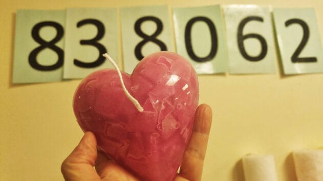 Kuvituskuva, jossa sydänkynttilä ja lukuja