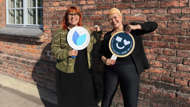 Työntekijöitä Hyvän mielen työpaikka -merkin kanssa